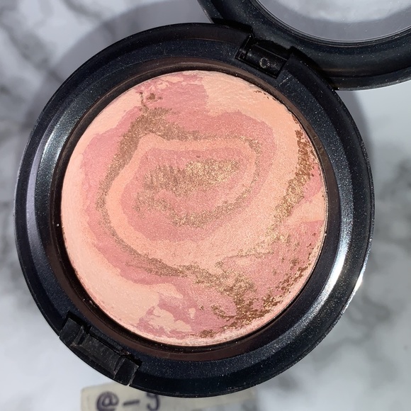 RARE LIGHT YEAR MAC MIneralized Skinfinish - Picture 5 of 14